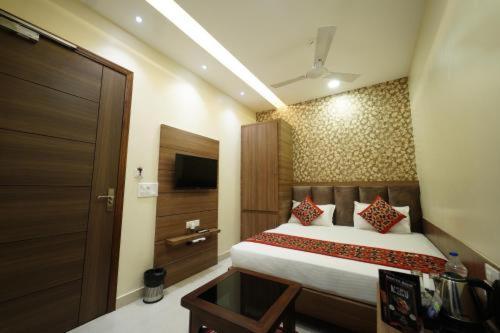 Swaran Hotel Амритсар Екстериор снимка
