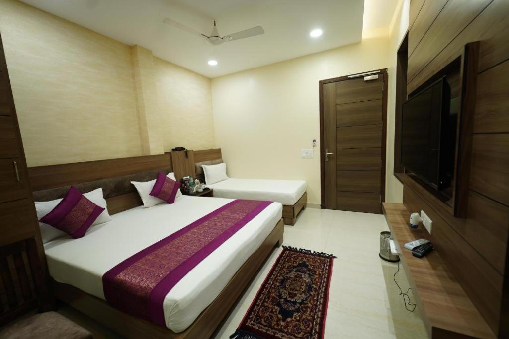 Swaran Hotel Амритсар Екстериор снимка