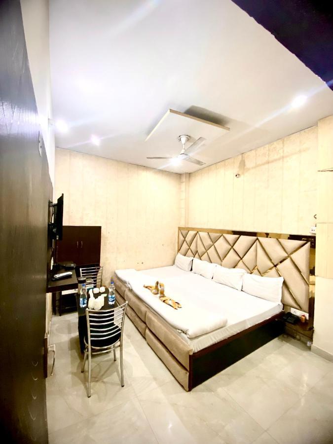 Swaran Hotel Амритсар Екстериор снимка