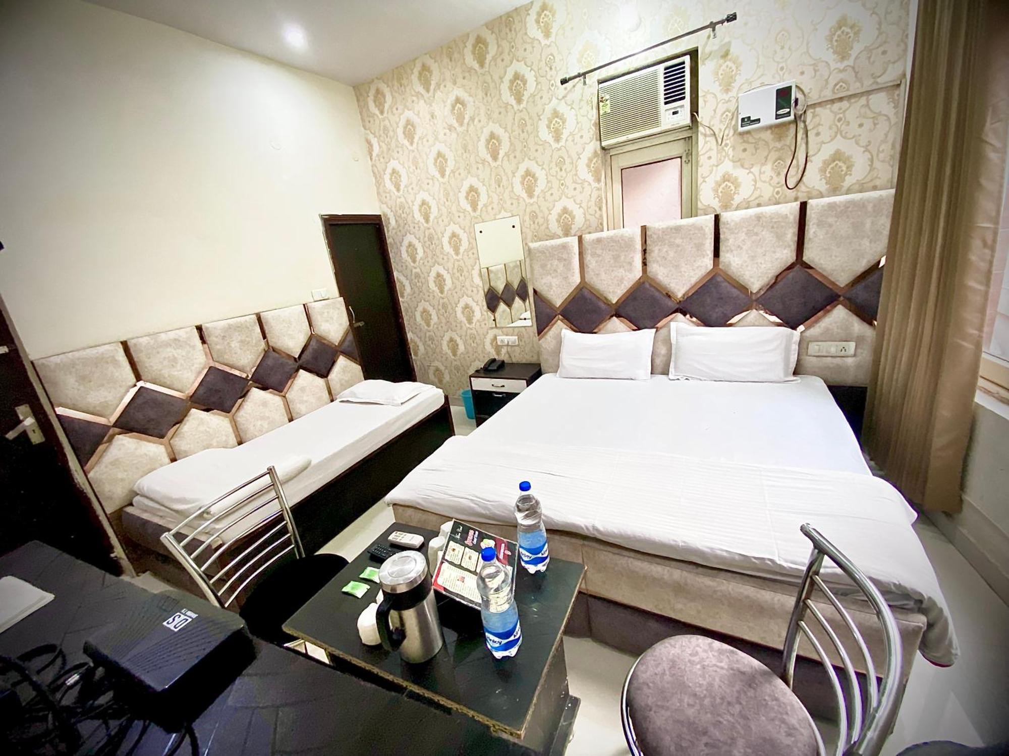 Swaran Hotel Амритсар Екстериор снимка