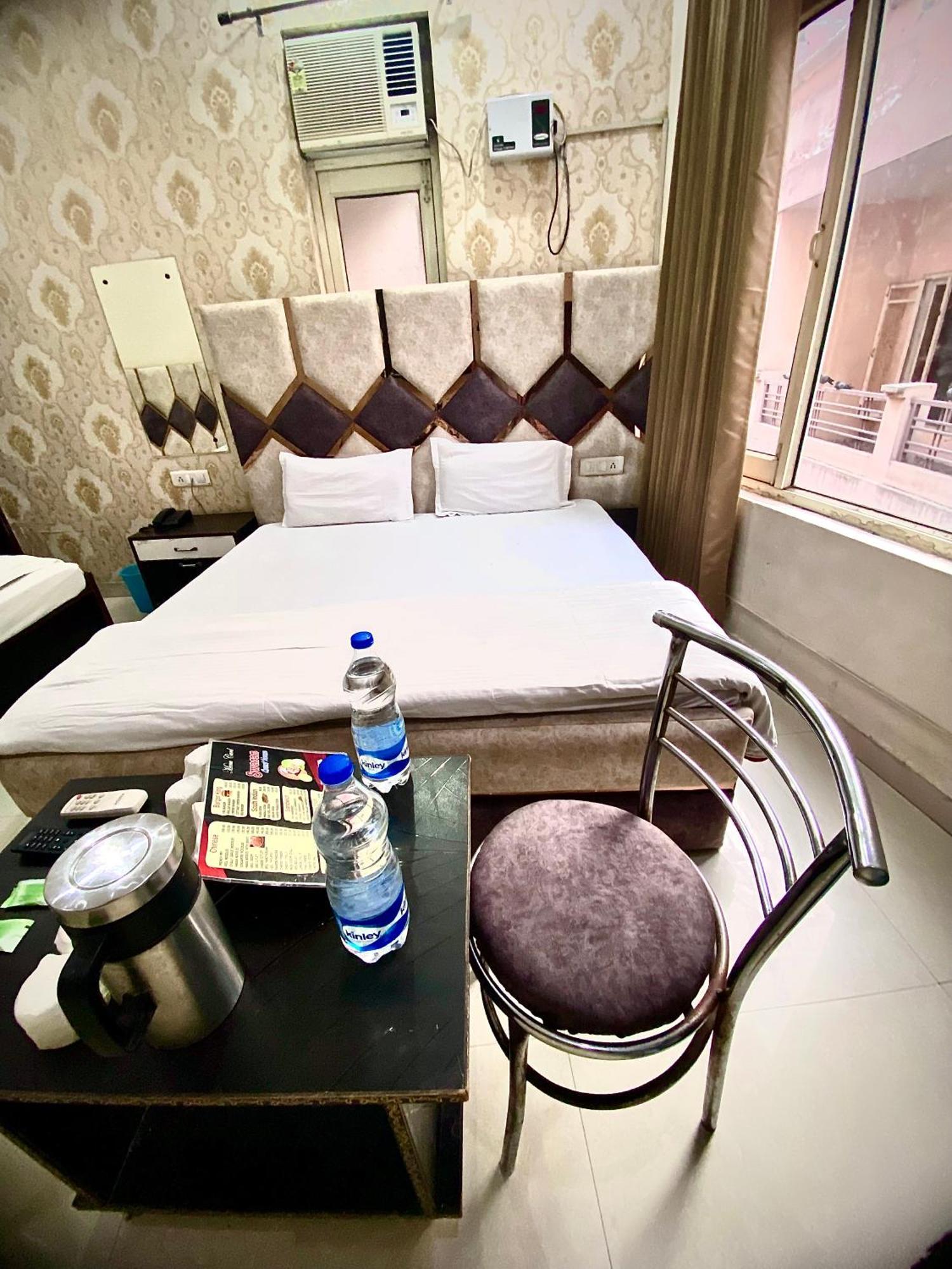 Swaran Hotel Амритсар Екстериор снимка