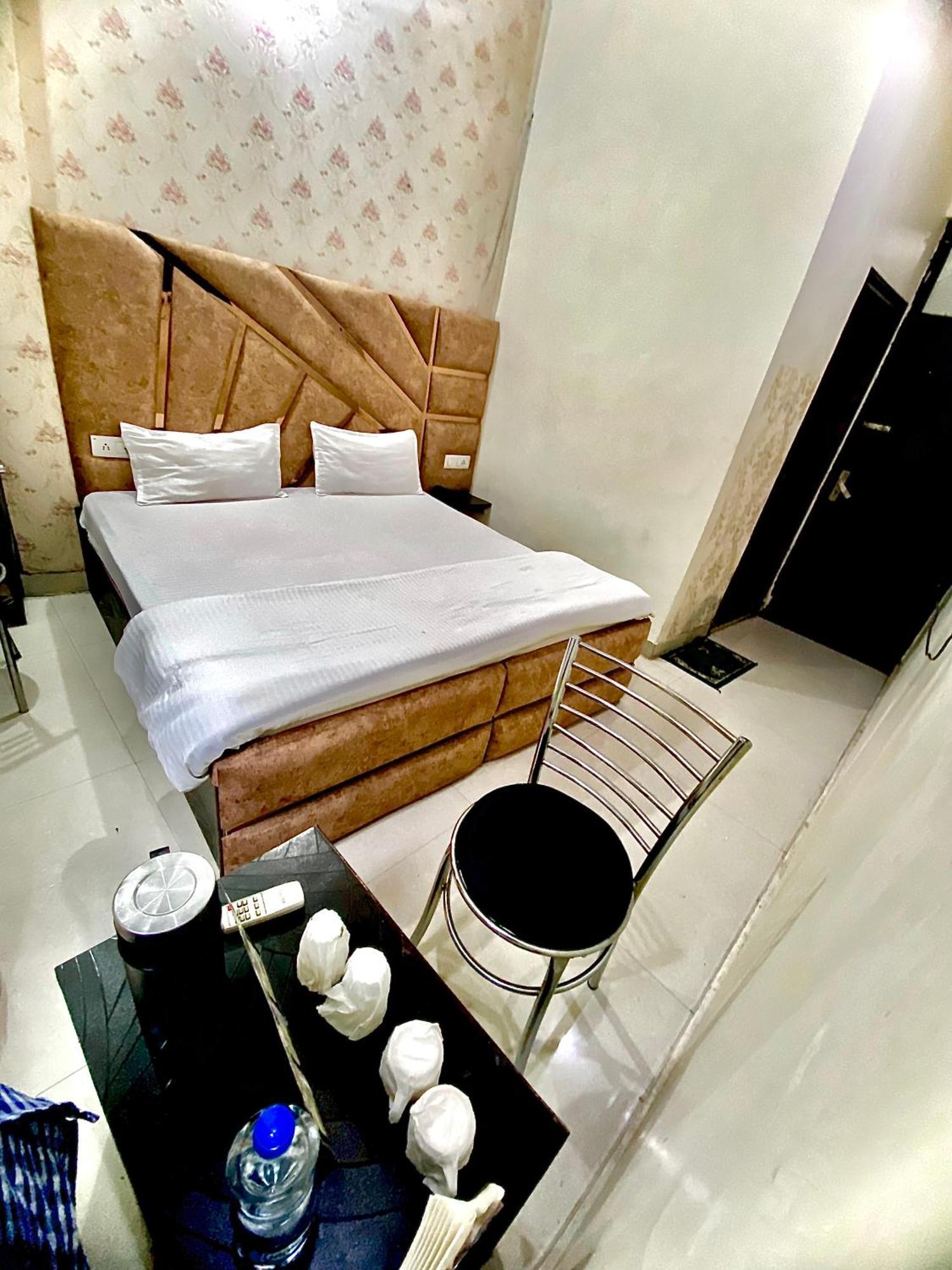 Swaran Hotel Амритсар Екстериор снимка