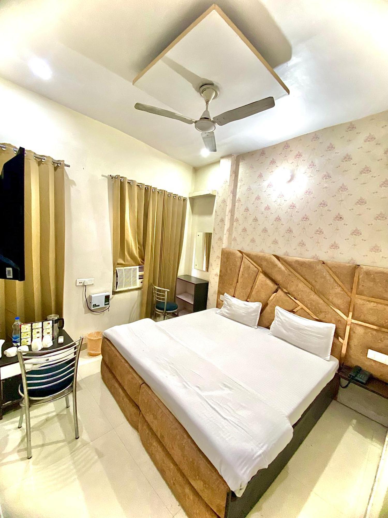 Swaran Hotel Амритсар Екстериор снимка