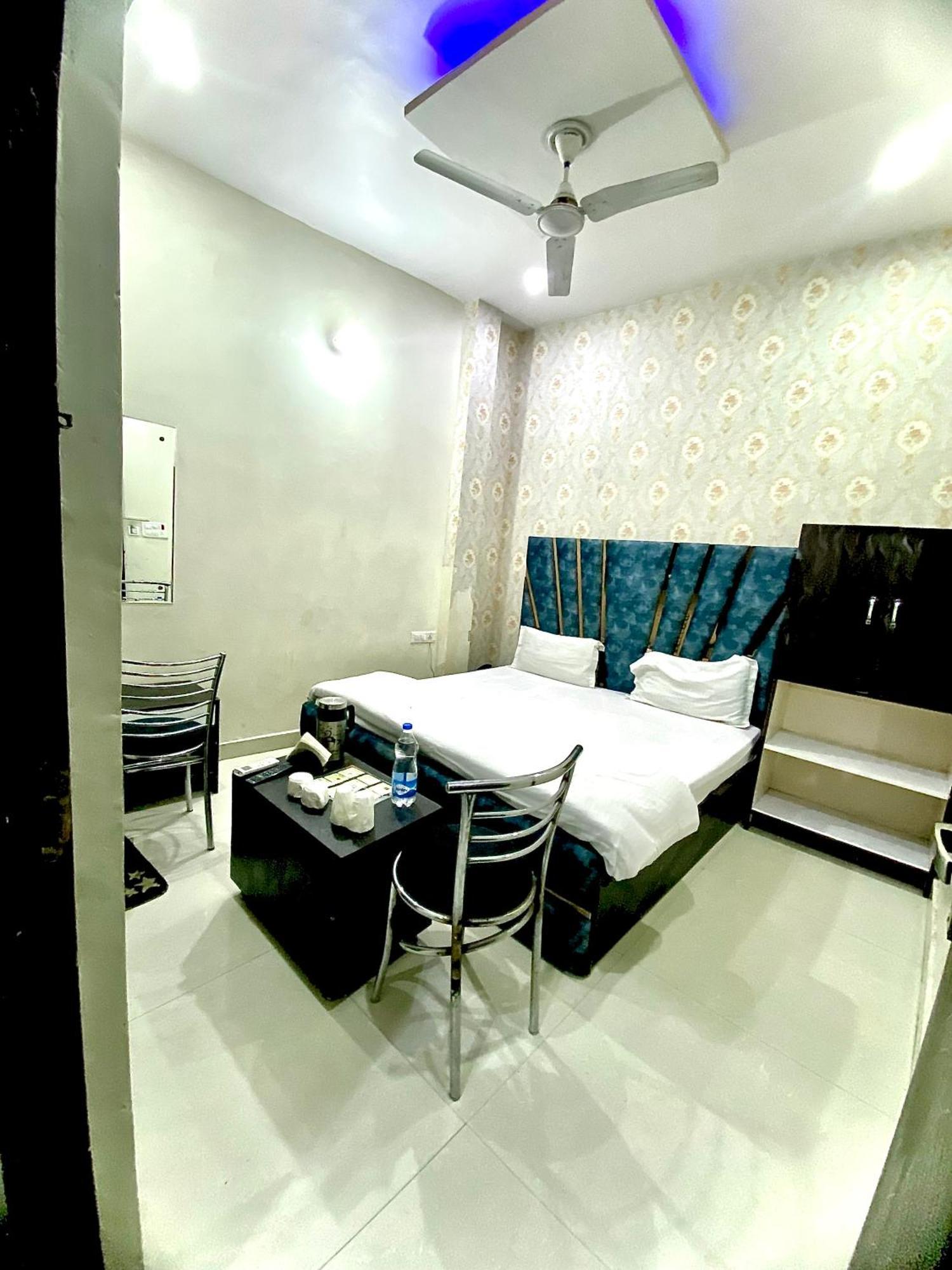 Swaran Hotel Амритсар Екстериор снимка
