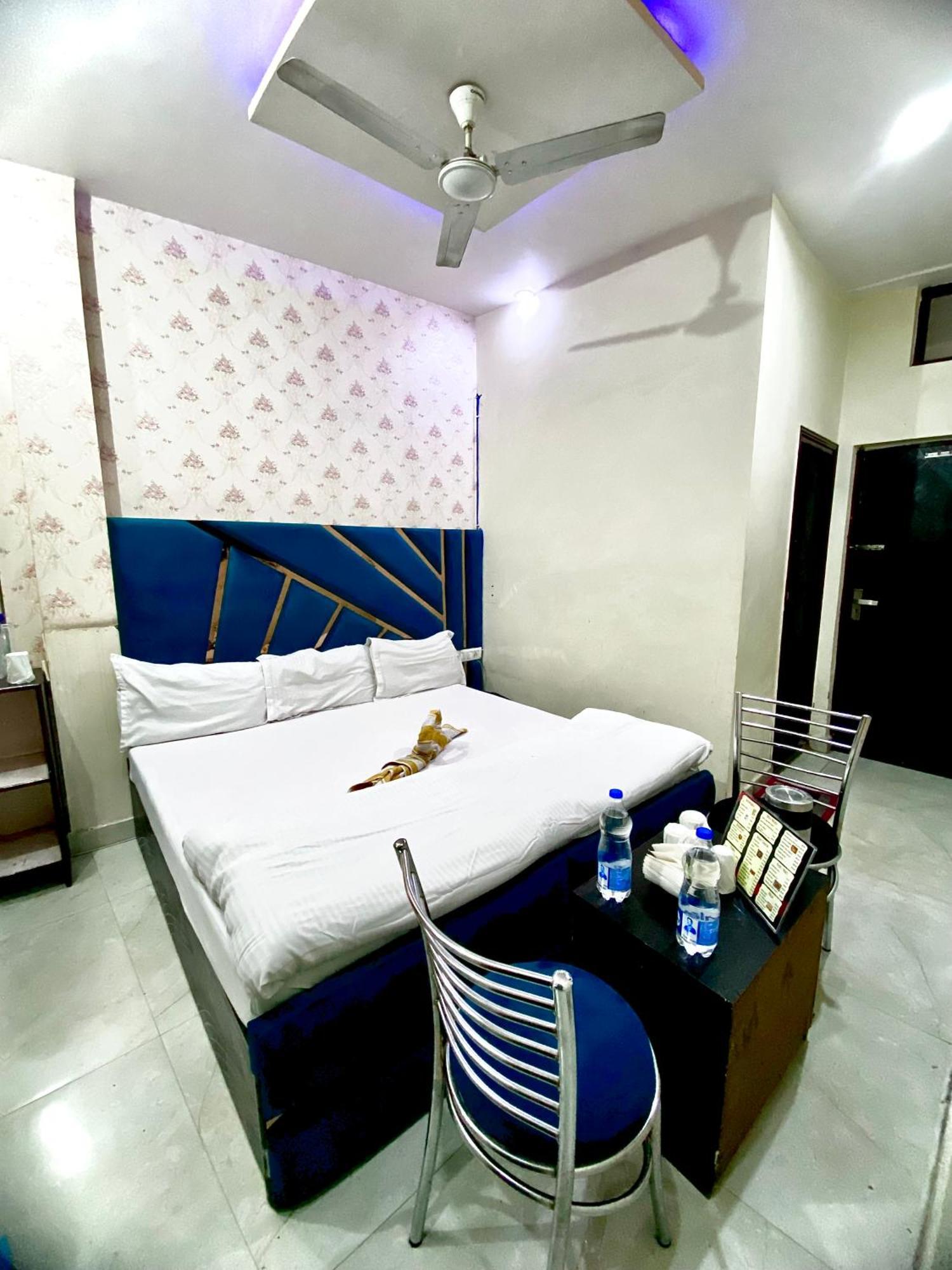 Swaran Hotel Амритсар Екстериор снимка